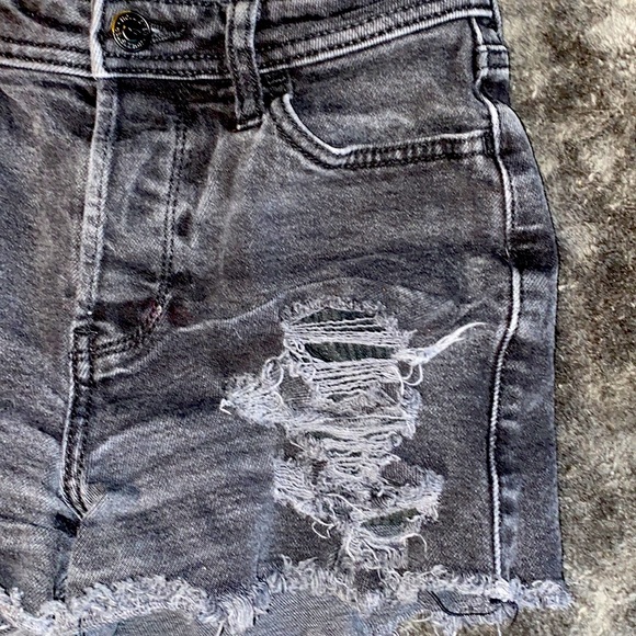 Hollister | DISTRESSED High Rise Mom Short 3” | Size: 0- 24W - Picture 4 of 5